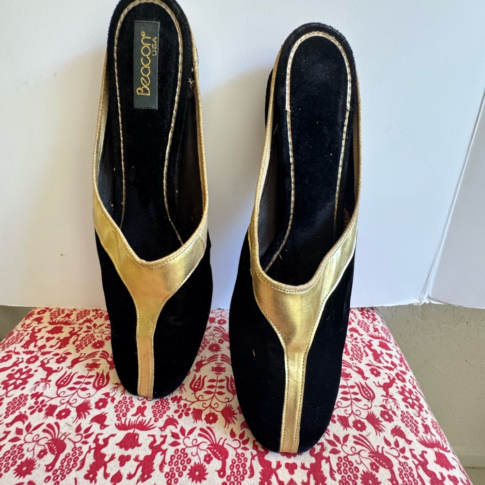 BEACON SLIPPERS BLACK VELVET with GOLD ACCENT - 10.5 Grand Millennial Regency - Picture 14 of 15